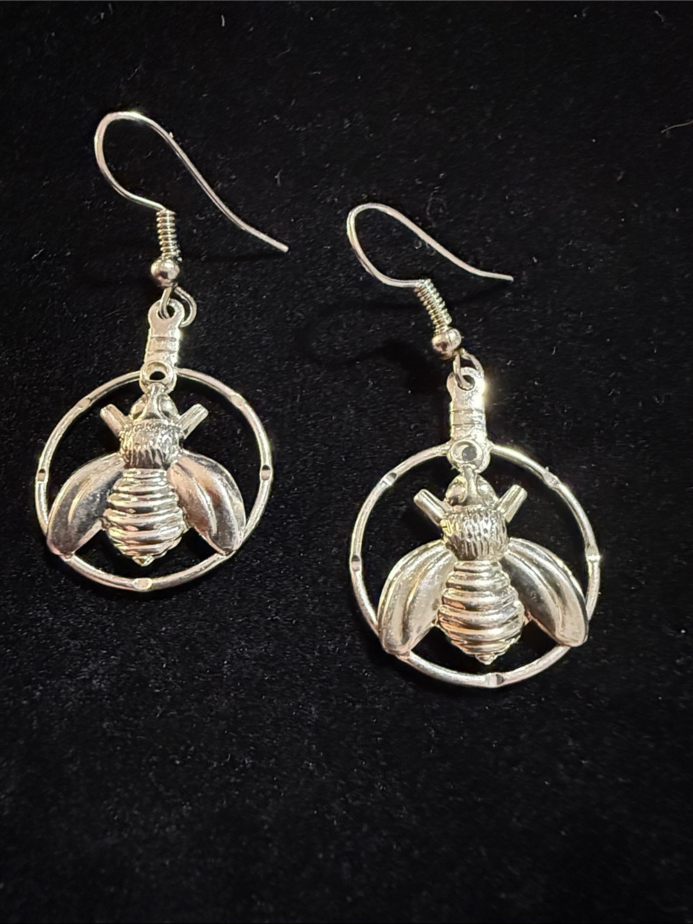 New Women’s Silver Bee Drop Earrings 1.5”
